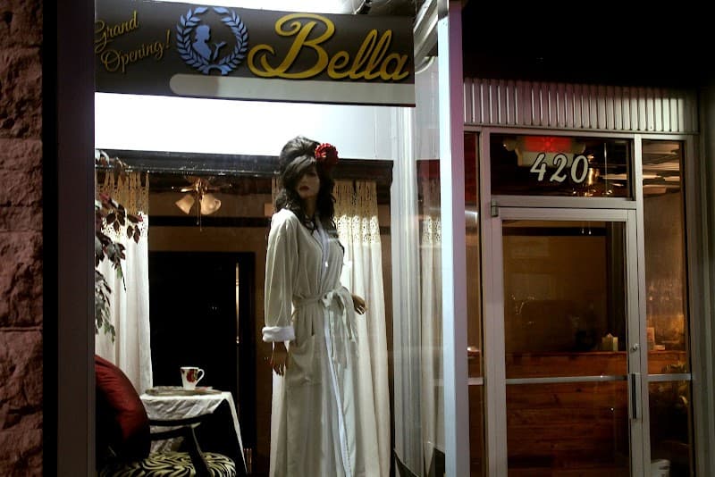 Bella Fontana Denison photo