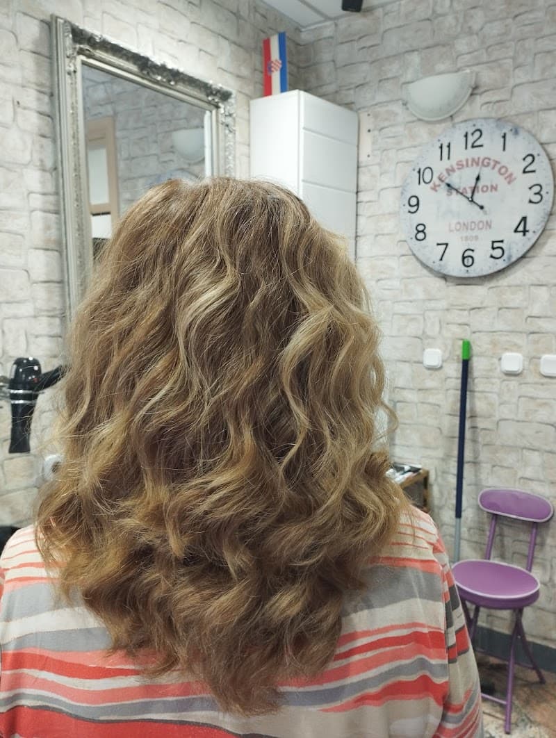 Katarina Salon Zagreb photo