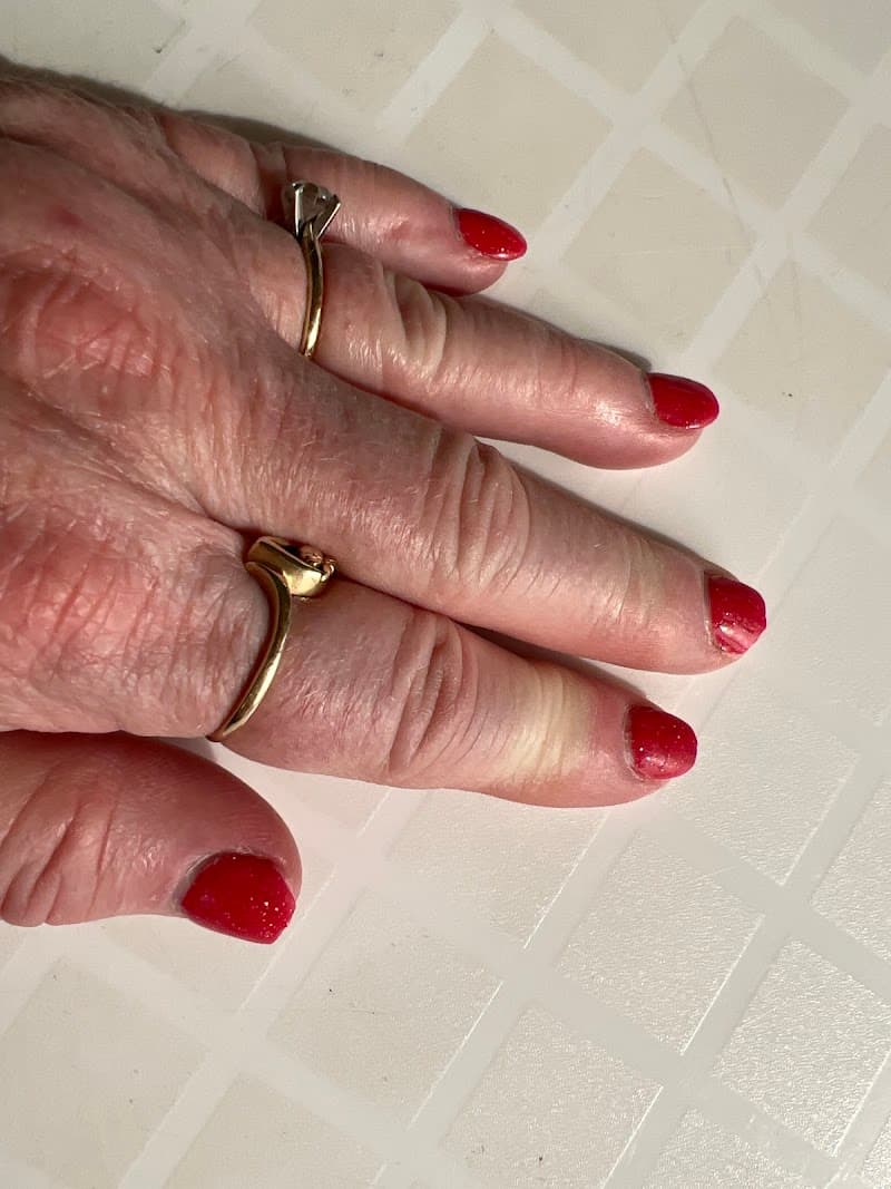 Lee's Nails Cranberry photo