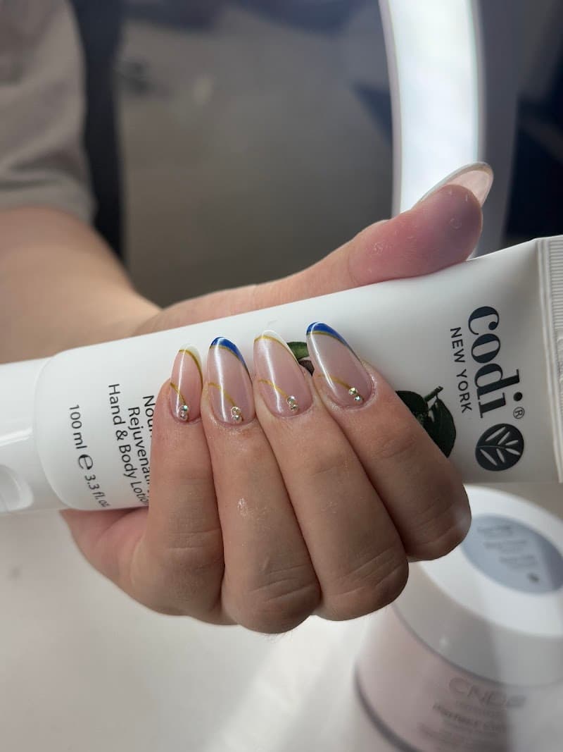 Minh Nails Rainbow City photo