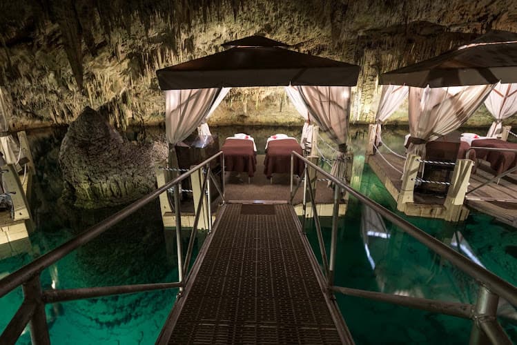 Natura Cave Spa Hamilton photo