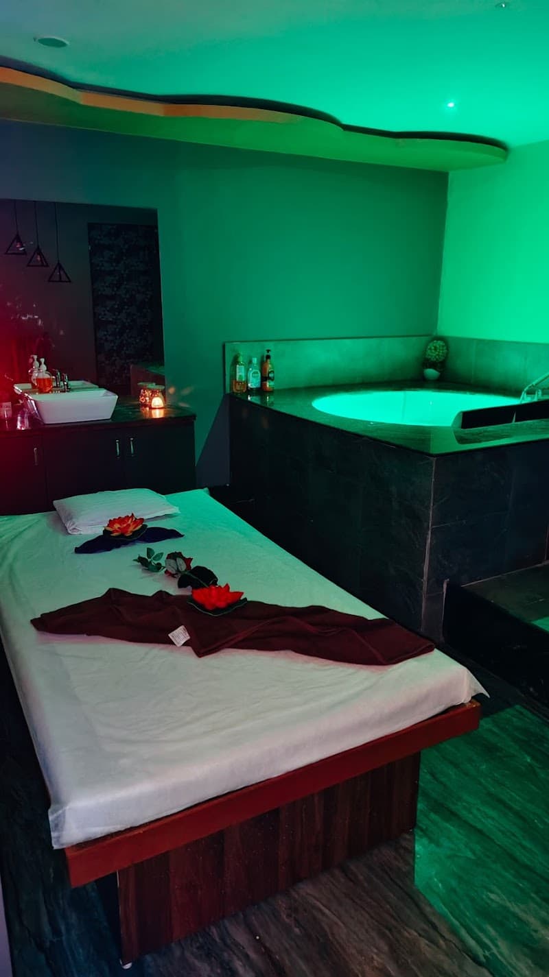Royal Oak Spa Vadodara photo