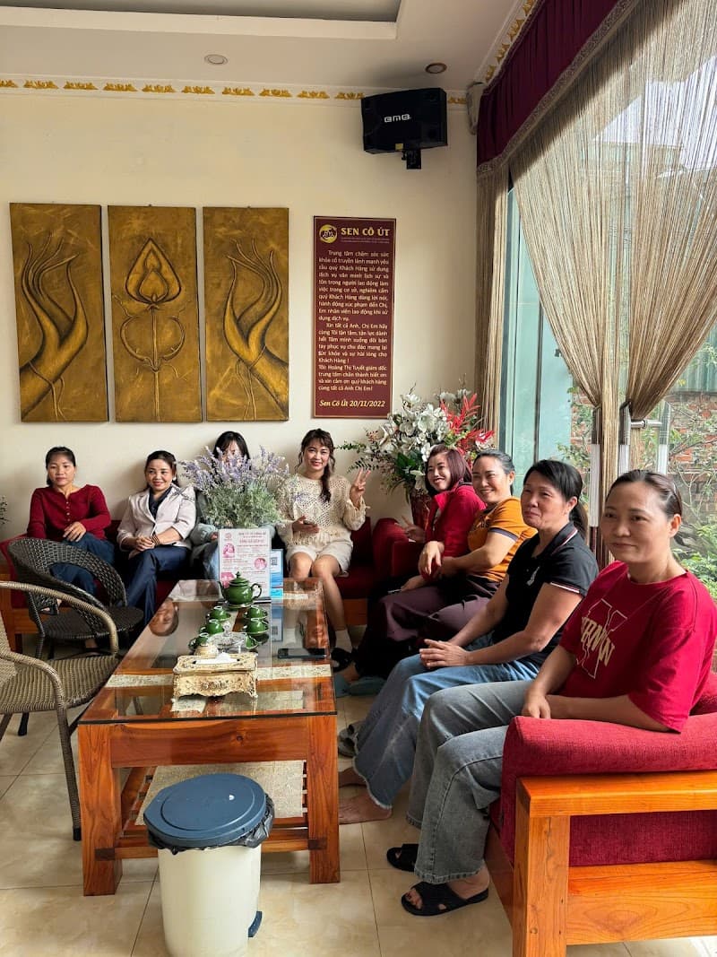 Sen Cô Út Uông Bí photo
