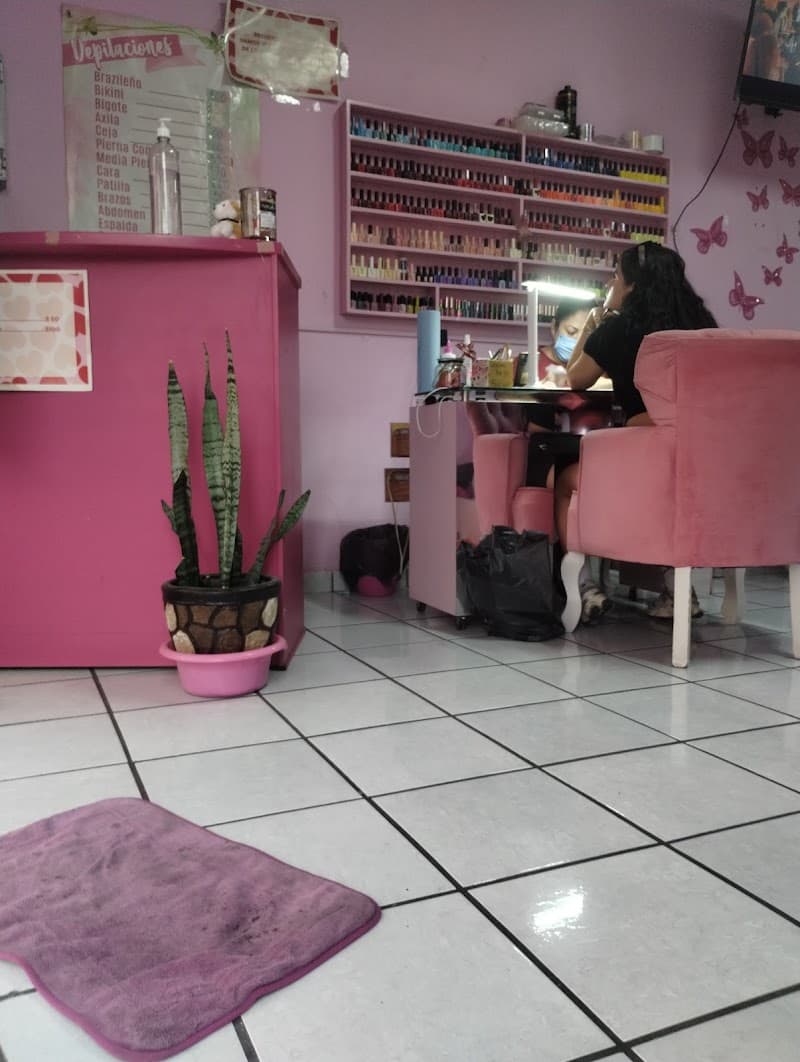 Moroleón spa nails rojo amor photo