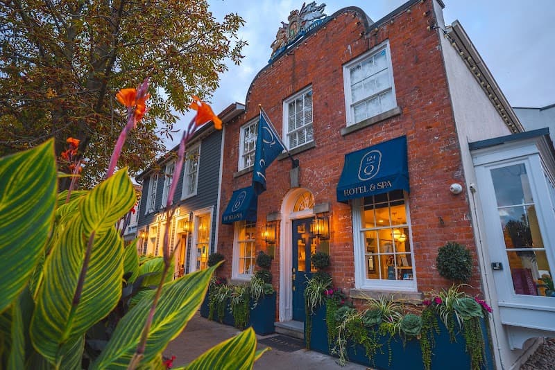 Niagara 124 on Queen Hotel and Spa photo