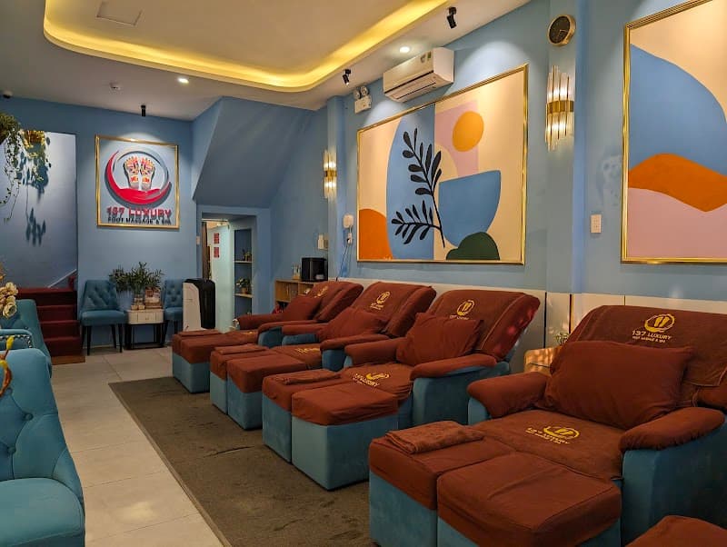 Quận 1 137 Luxury Massage photo