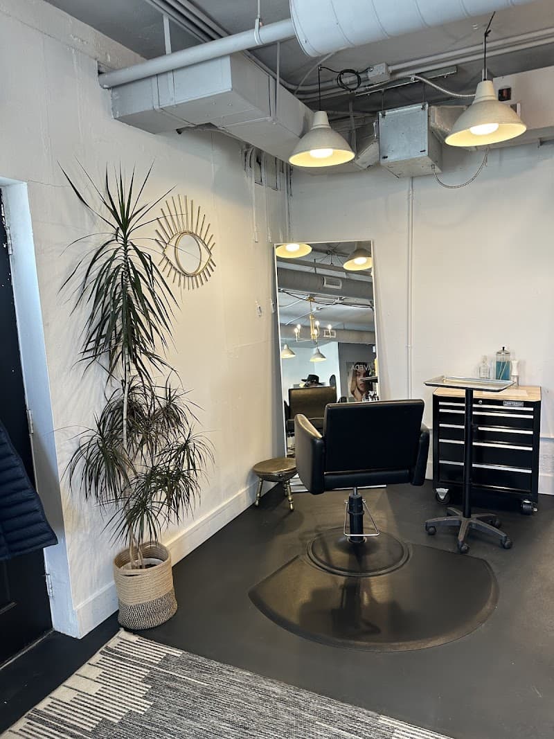 Edgewater 25th Avenue Salon photo