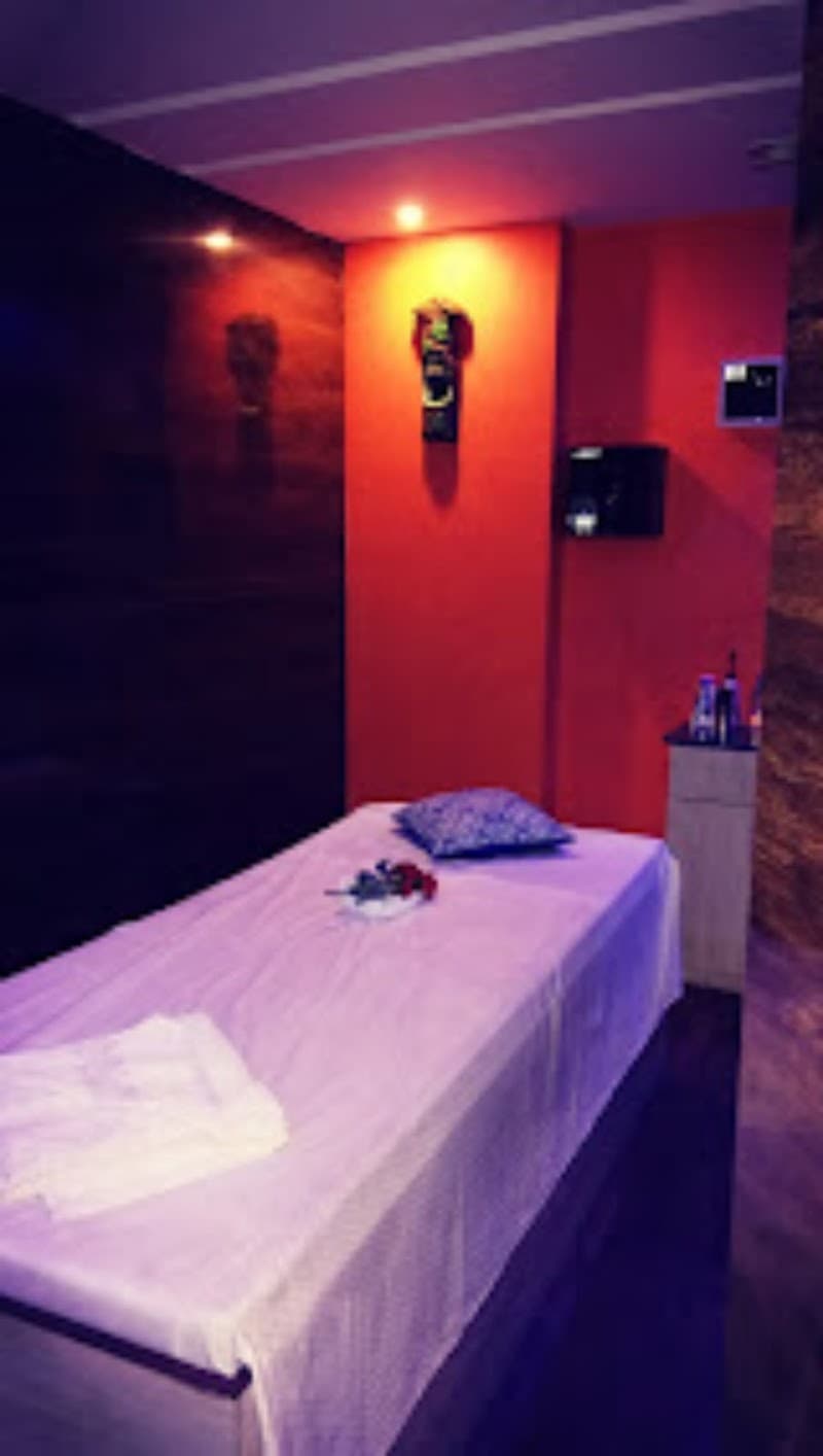 Surat 9 Hills Saloon and Spa photo