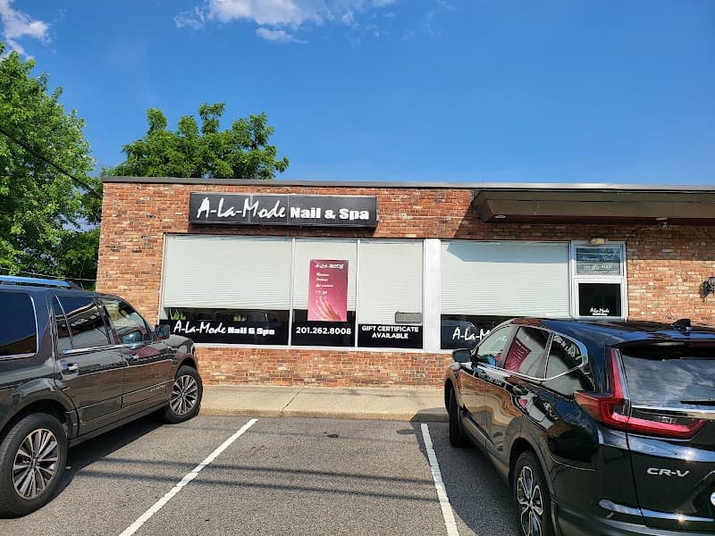 A-La-Mode Nail Spa Emerson photo