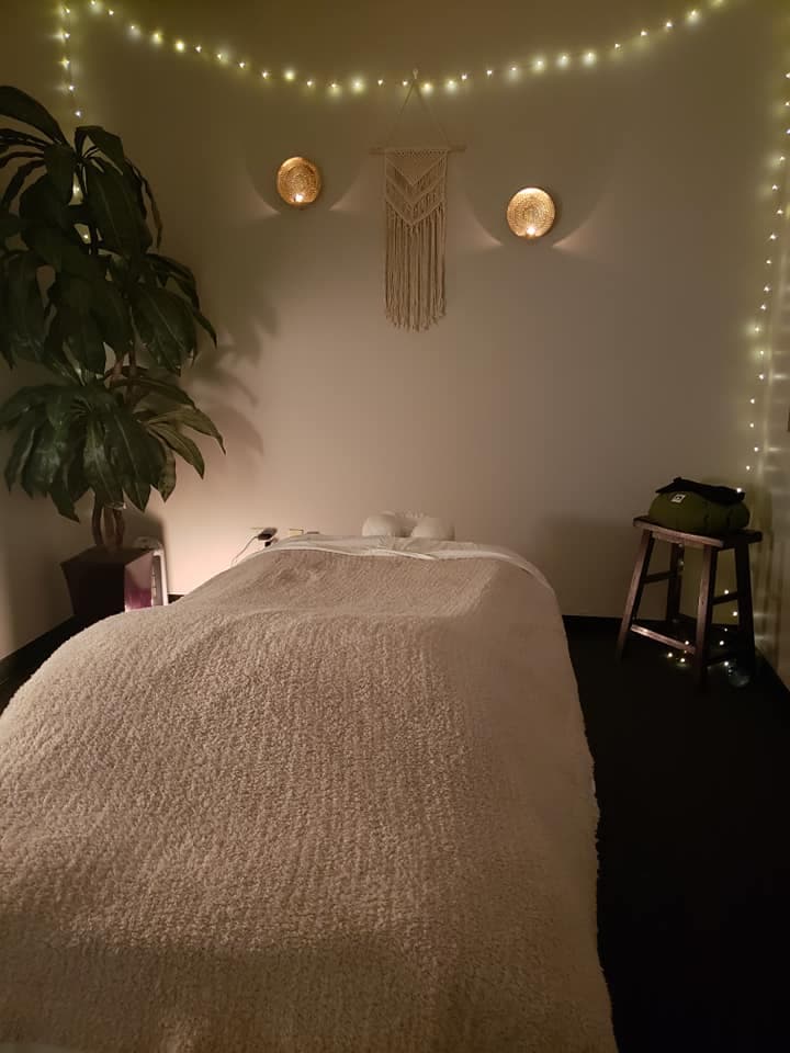 Aaahh-Mazing Hands Massage and HomeSpa Livonia photo