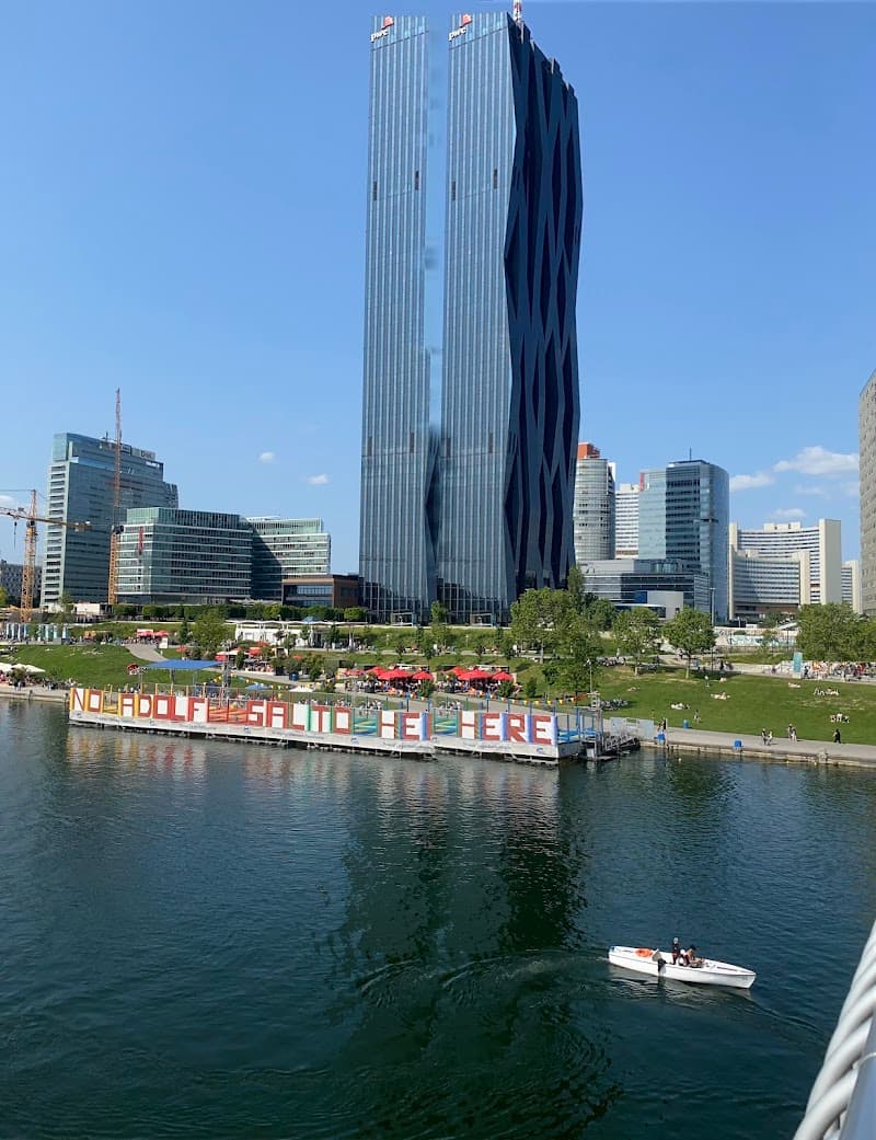 Am Ufer Entlastungsgerinne Wien photo