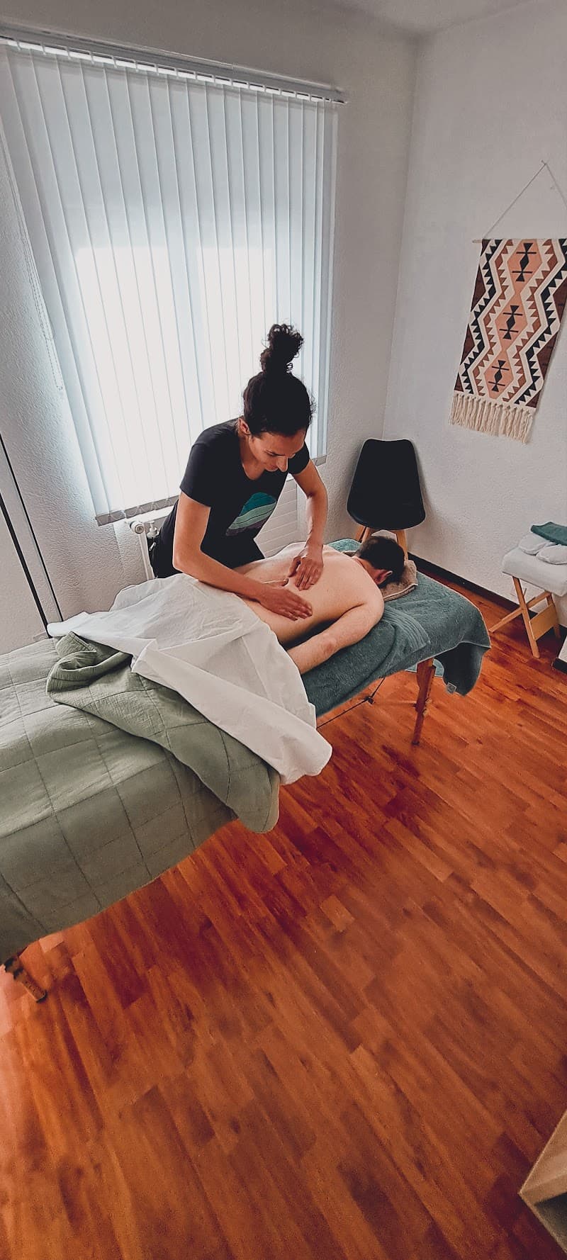 Anaka Thérapie - Massage, ventouses, soins énergétiques et reboutement Martigny photo