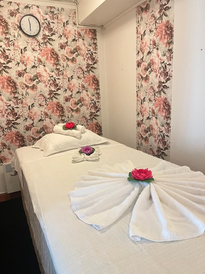 Areewan Nails & Massage Nol photo