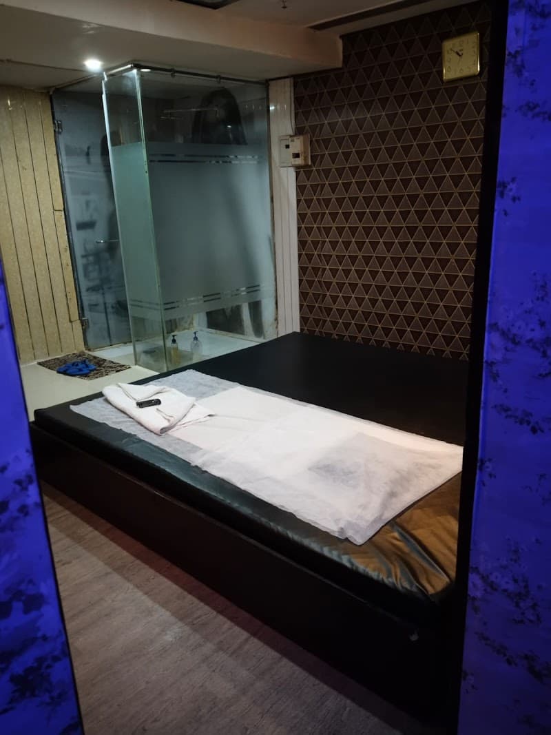 Aura Day Spa Exclusive Store Delhi photo