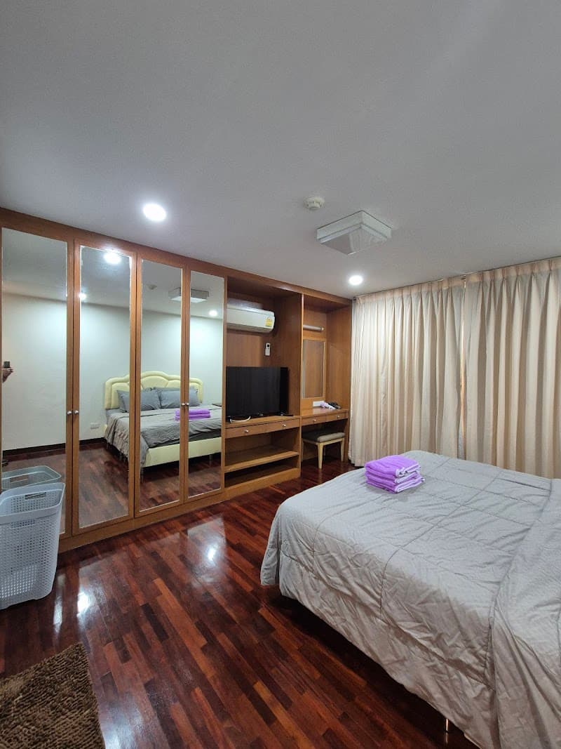 Baan Chan Samakhom Bangkok photo