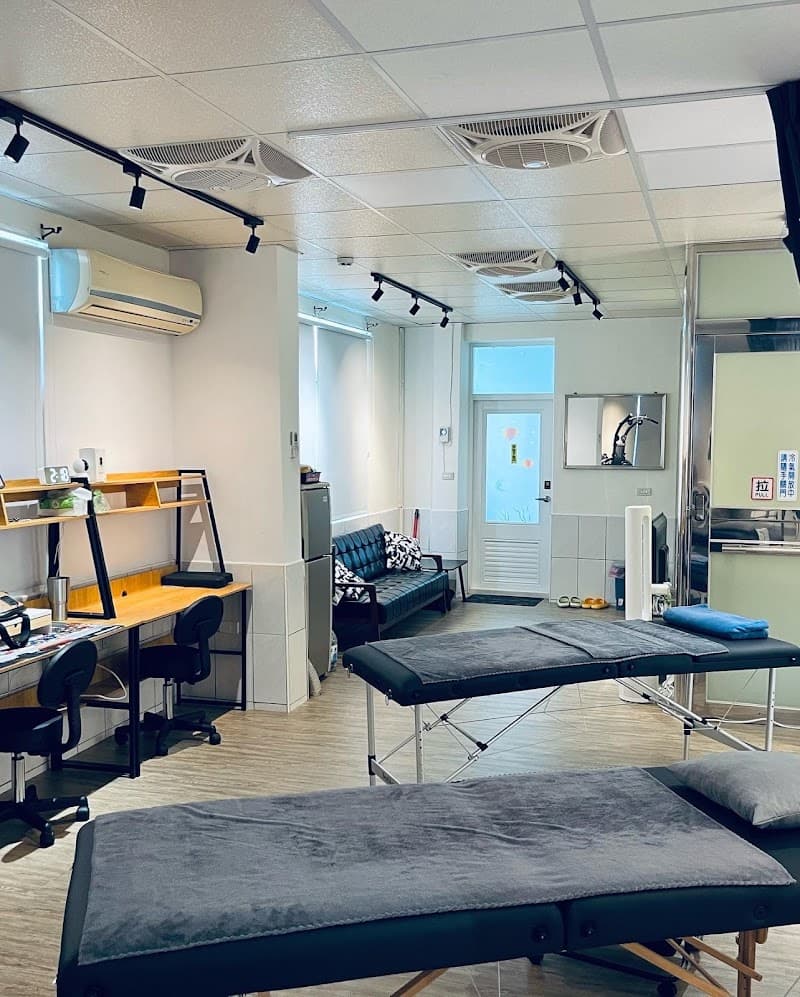Back Packer Sports Massage Studio Chiayi City photo