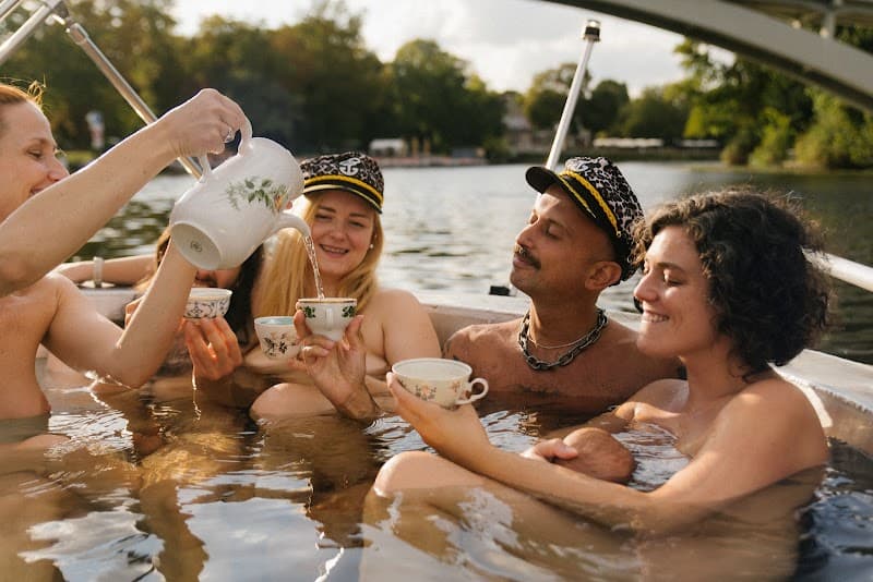 Badedampfer Berlin - Floating Hottub, Wellness, Spa, Bootsverleih photo