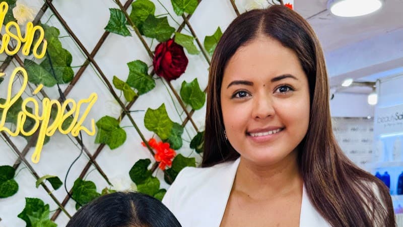 Beauty Salon by Stefany Lopez Huacho photo