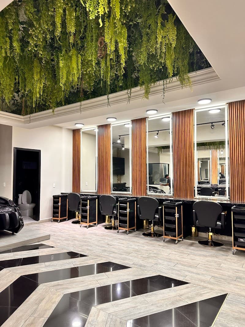 Becky Spa Linares photo