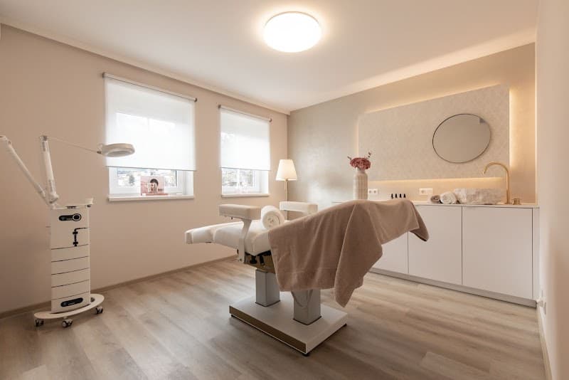 Berührung / Bewegung / Beauty Imst photo