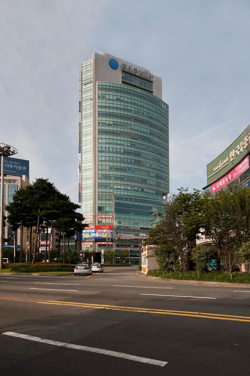 Bling Eye Busan photo