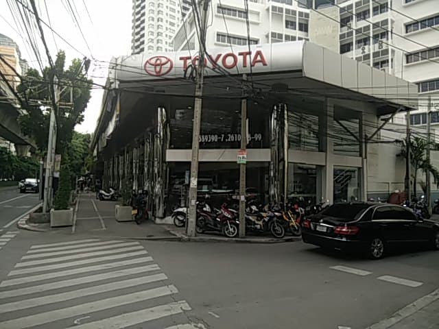 Bust Up Specialty Salon Rococo Toyota Store photo