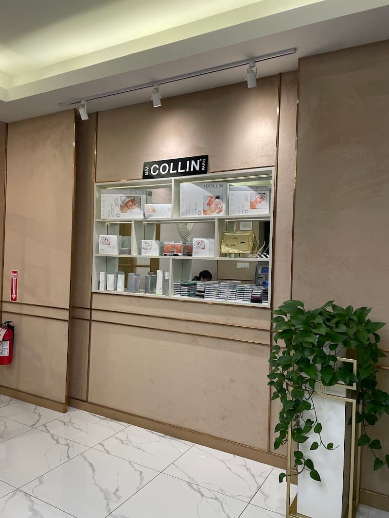 Chelsea Beauty's Secret New York photo
