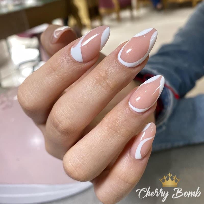 Cherry Bomb Beauty Bar Quito photo