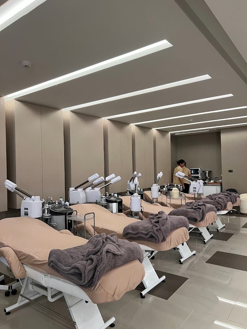 Claretta Massage and Nail Spa Karon Phuket photo