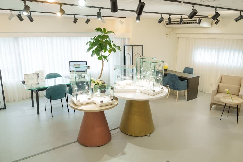 Collins Shiba Daimon Store Minato Ward photo