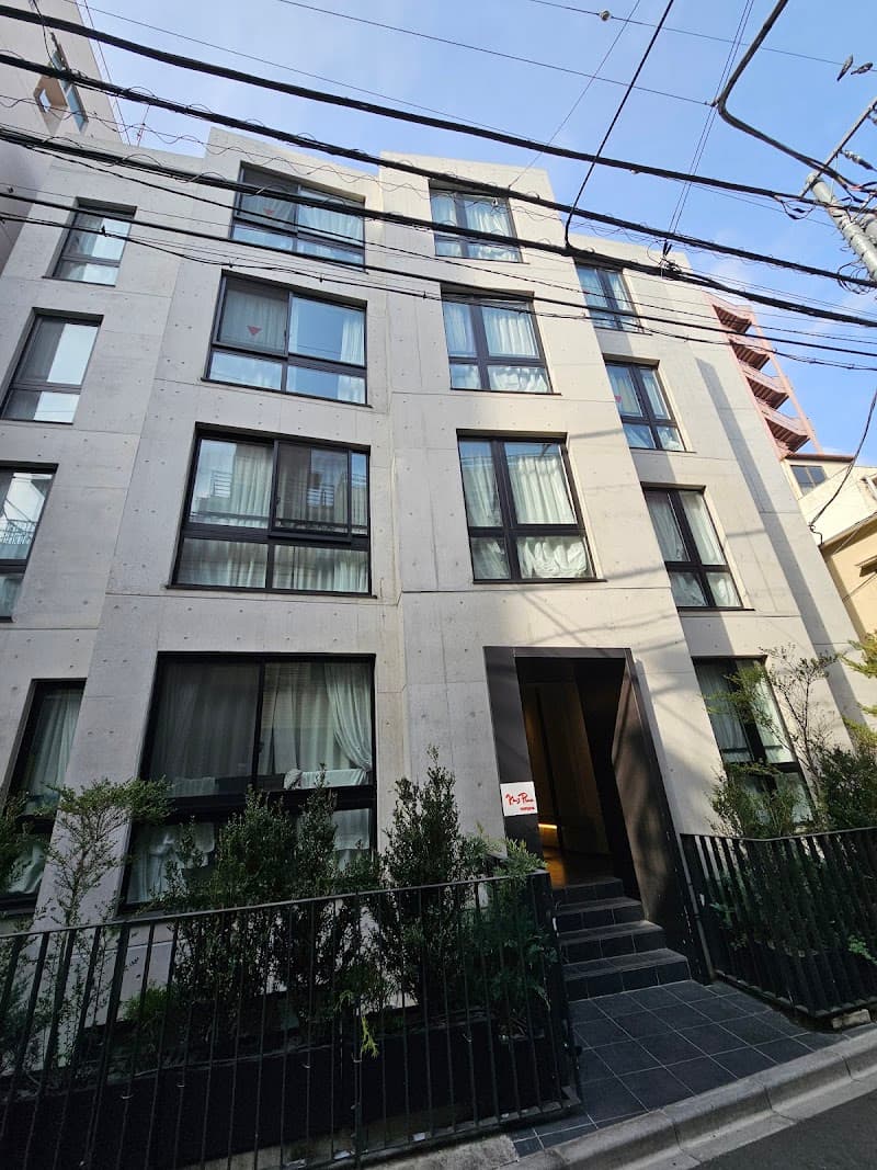 Collins Yotsuya Tokyo photo