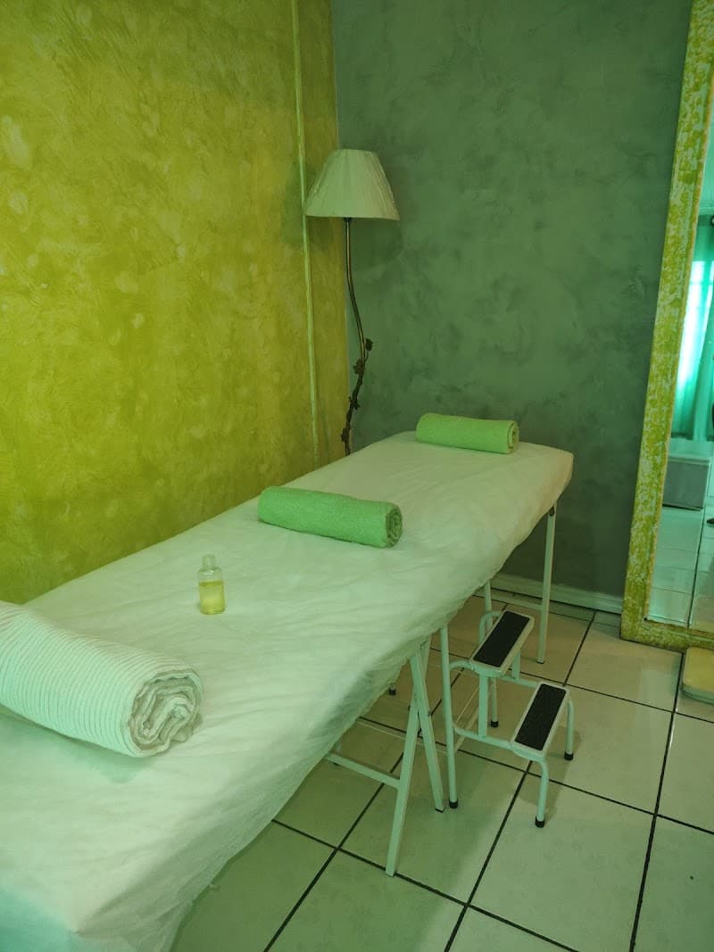 Consultorio de Massoterapia Ionara Emili Curitiba photo