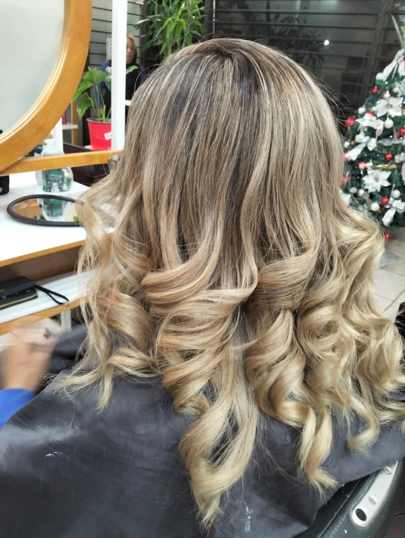 Cosmetologa Grecia Sardain Ensenada photo