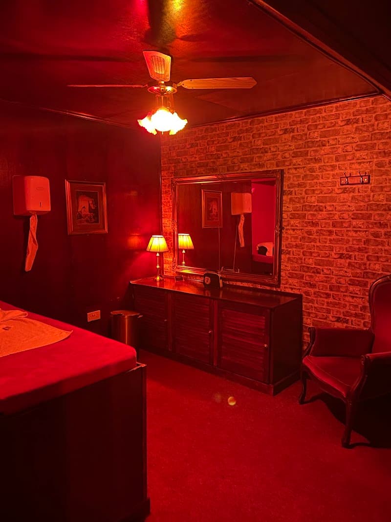 Cosmopolitan Sauna Bradford photo
