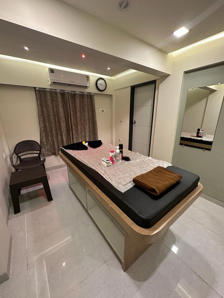 Crown Spa In Andheri West Mumbai photo