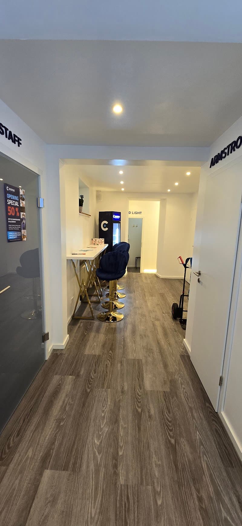 CRYOPOINT Augsburg Kältekammer / Kältesauna / Kryosauna / Eissauna photo