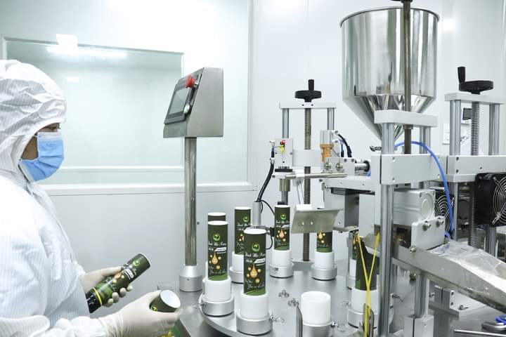 Dầu gội thảo dược thanh mộc hương trị gàu,nấm,rụng tóc sau sinh Vi Thanh photo