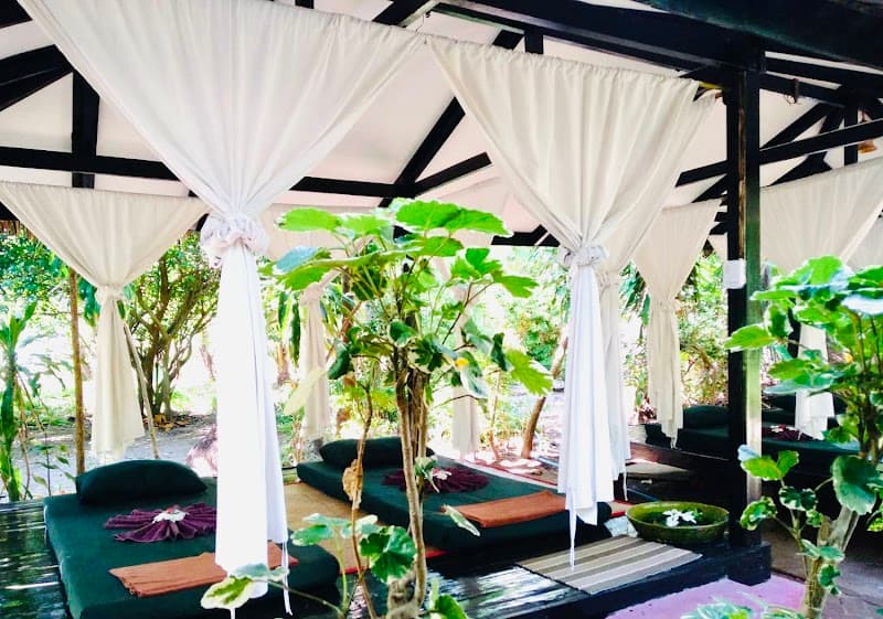 De Emerald Spa Pathein photo