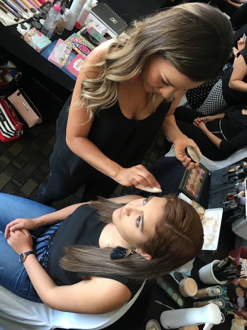 Dermocosmética Cari y Louigi Celaya photo