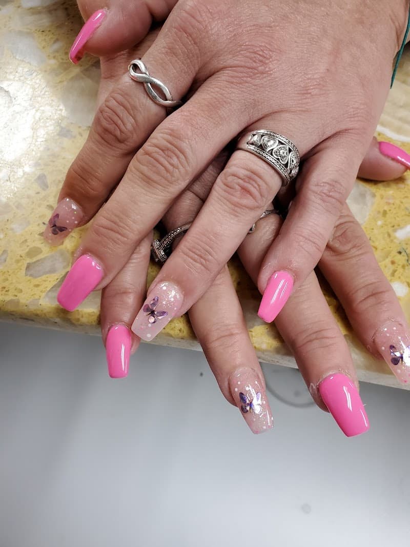 Diamond Nails Greenville photo