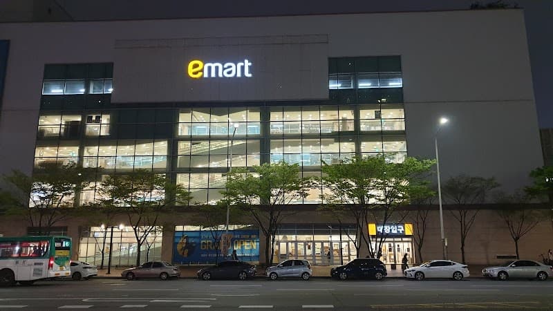 E-Mart Pyeongchon Branch Anyang City photo