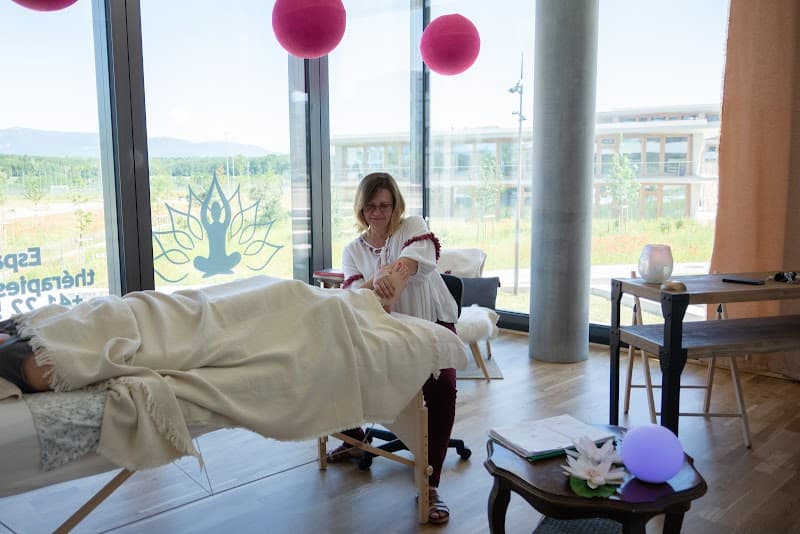 Ela Ravier, Thérapeute en massage, Reflexologue, Professeure de Yoga Meyrin photo