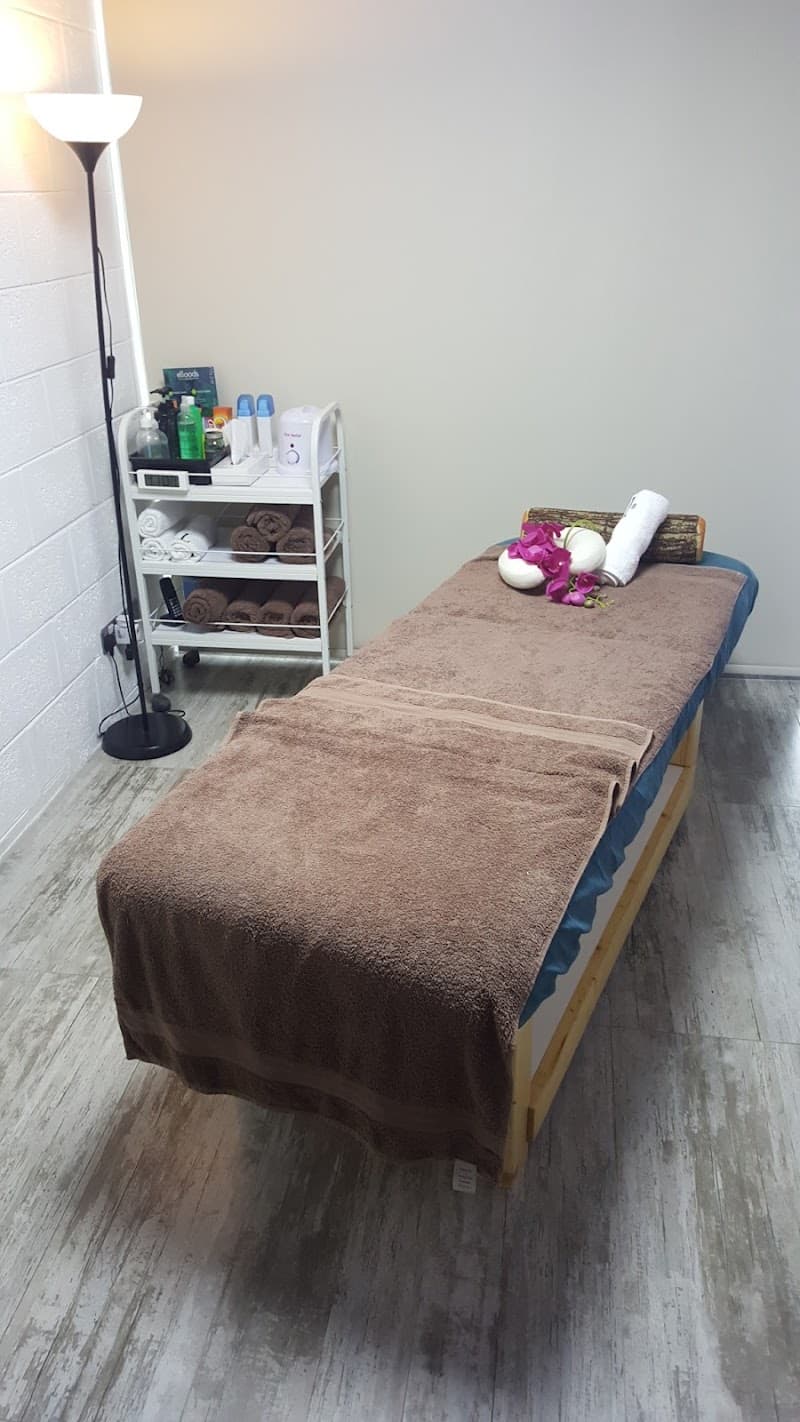 Elloods Men Salon and Spa Jannusan photo