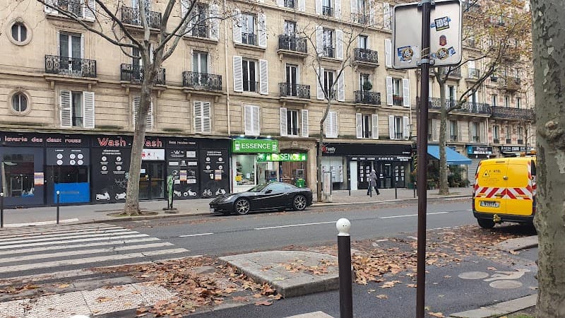 EssenceLucrative Paris photo