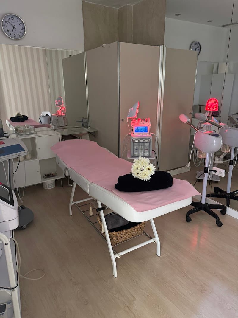 Esteticistas Maquilladores y Masajistas AEMPA Alicante photo