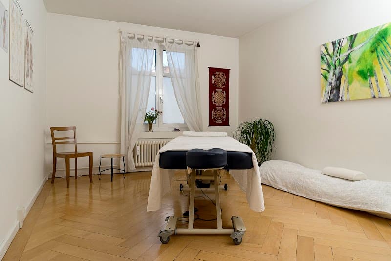 Esther Feller Komplementärtherapeutin mit Branchenzertifikat OdA KT Zürich photo