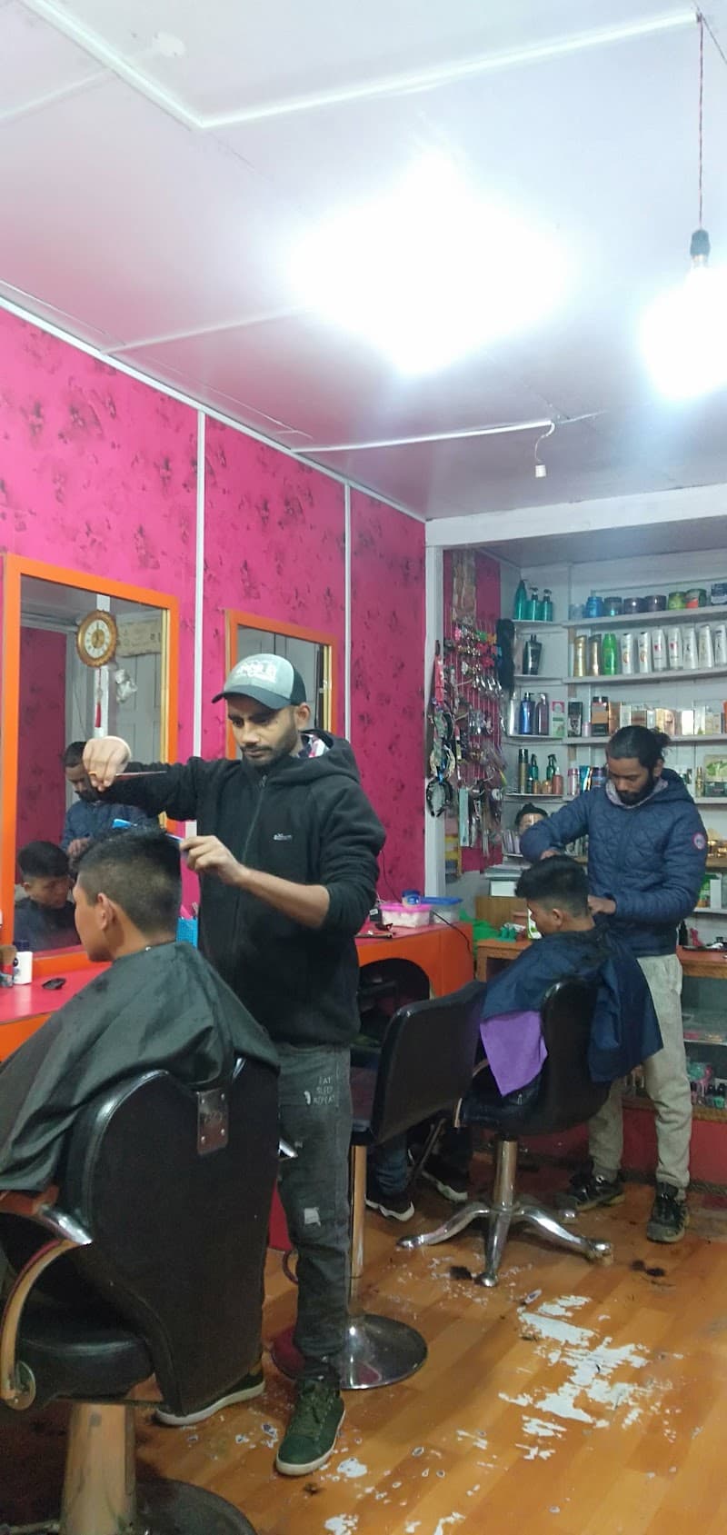 Everest Beauty Saloon Namche Bazaar Khumjung photo