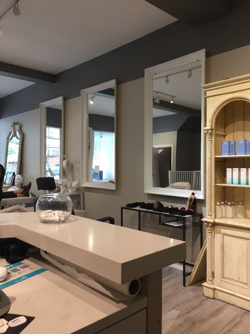 Exfolier rejuvene Toronto photo
