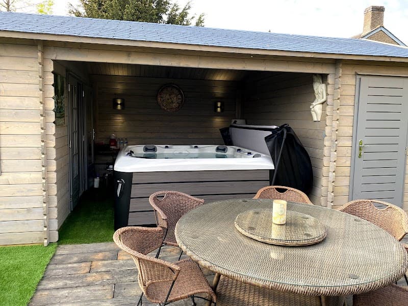 Farmhouse Spas for affordable luxury hot tubs Sandy photo