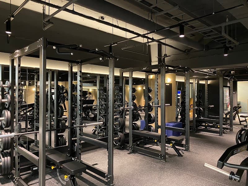 FIT PLACE24 Shinjuku Nishiguchi | Gym Tokyo photo